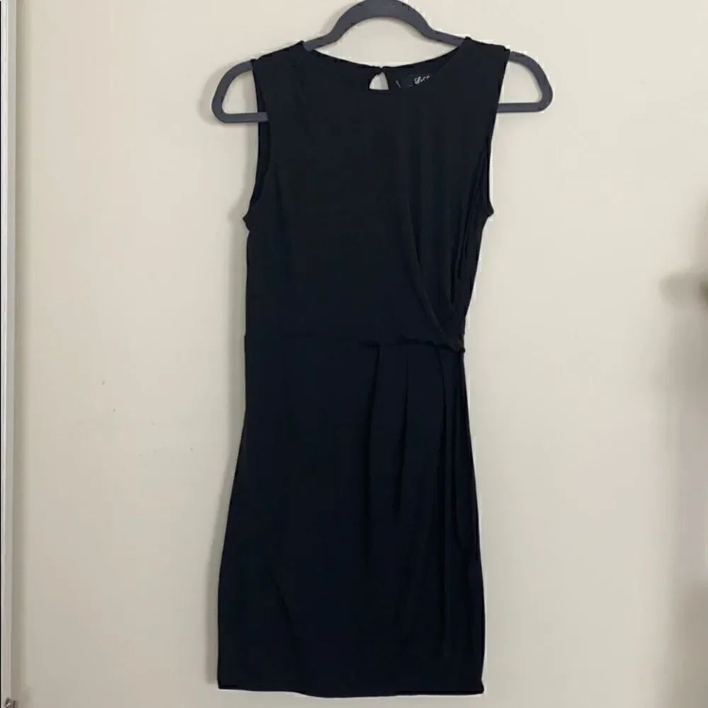Lulu’s | Black Sleeveless Ruched Side Dress | M